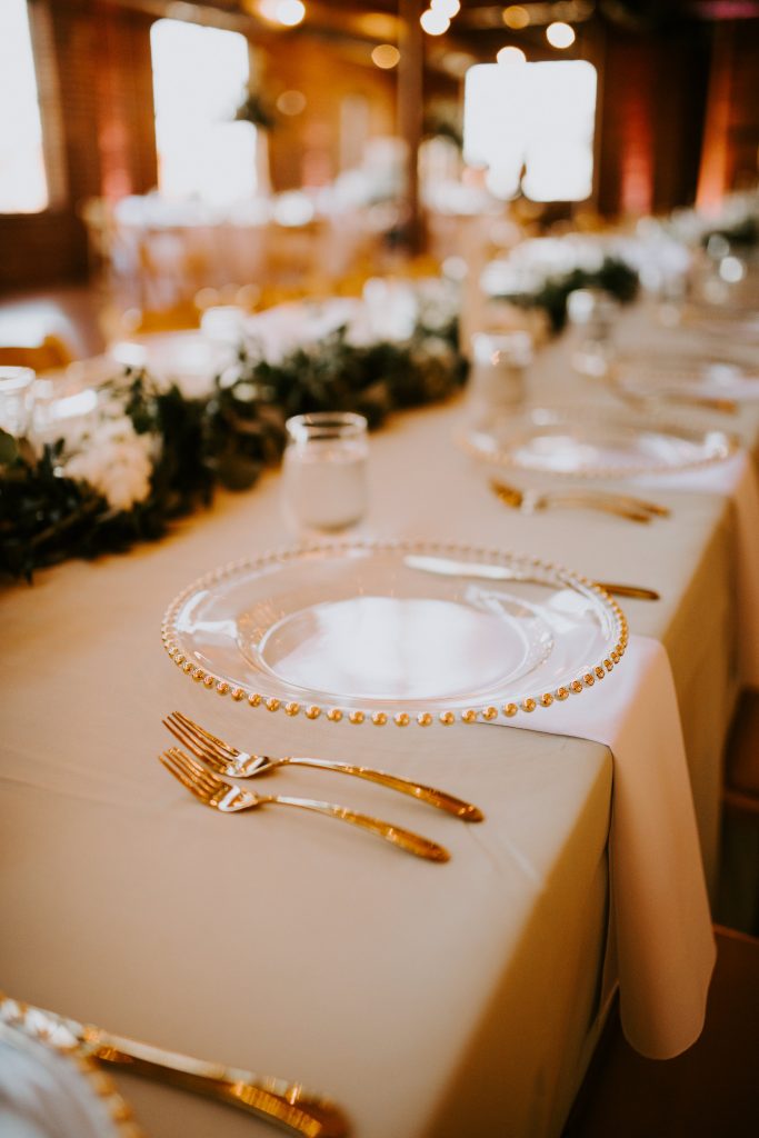 Gold Bead chargers add more elegant detail to the wedding. 